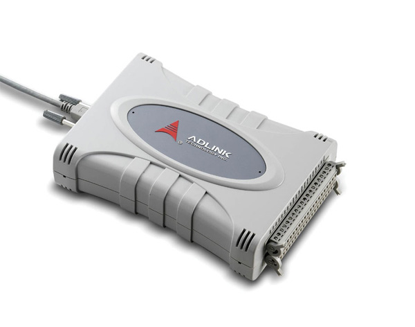 USB-1901 vs PCIe-1816:多設備級聯的延遲與精度實測對比